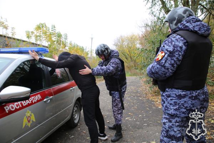  В Саранске росгвардейцы задержали мужчину, распившего спиртное в магазине