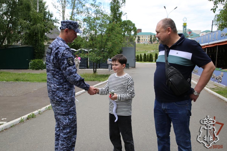 Викторина по безопасности с сотрудниками Росгвардии: в Мордовии отметили детский праздник